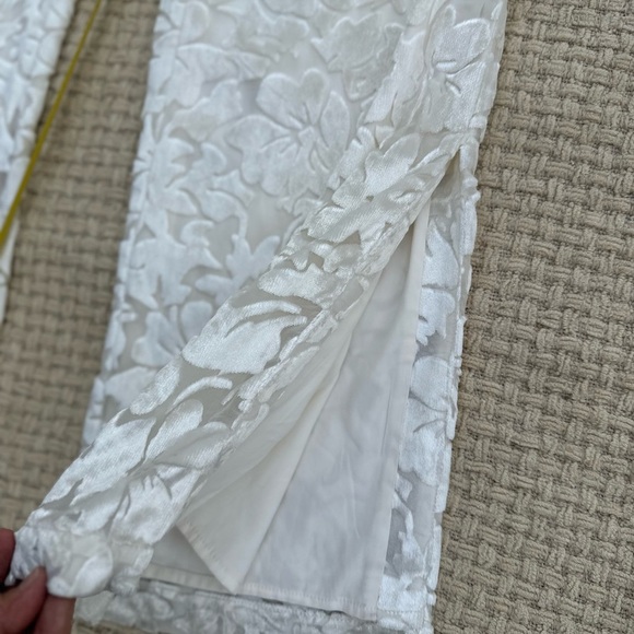 Tularosa WOMENS OFF WHITE MEDIUM Lace Trousers with Floral Design - Picture 4 of 11